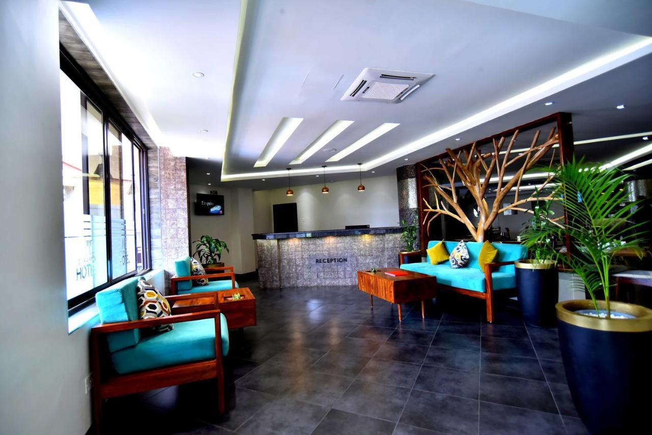 Victoria Mews Hotel Kampala Ngoại thất bức ảnh